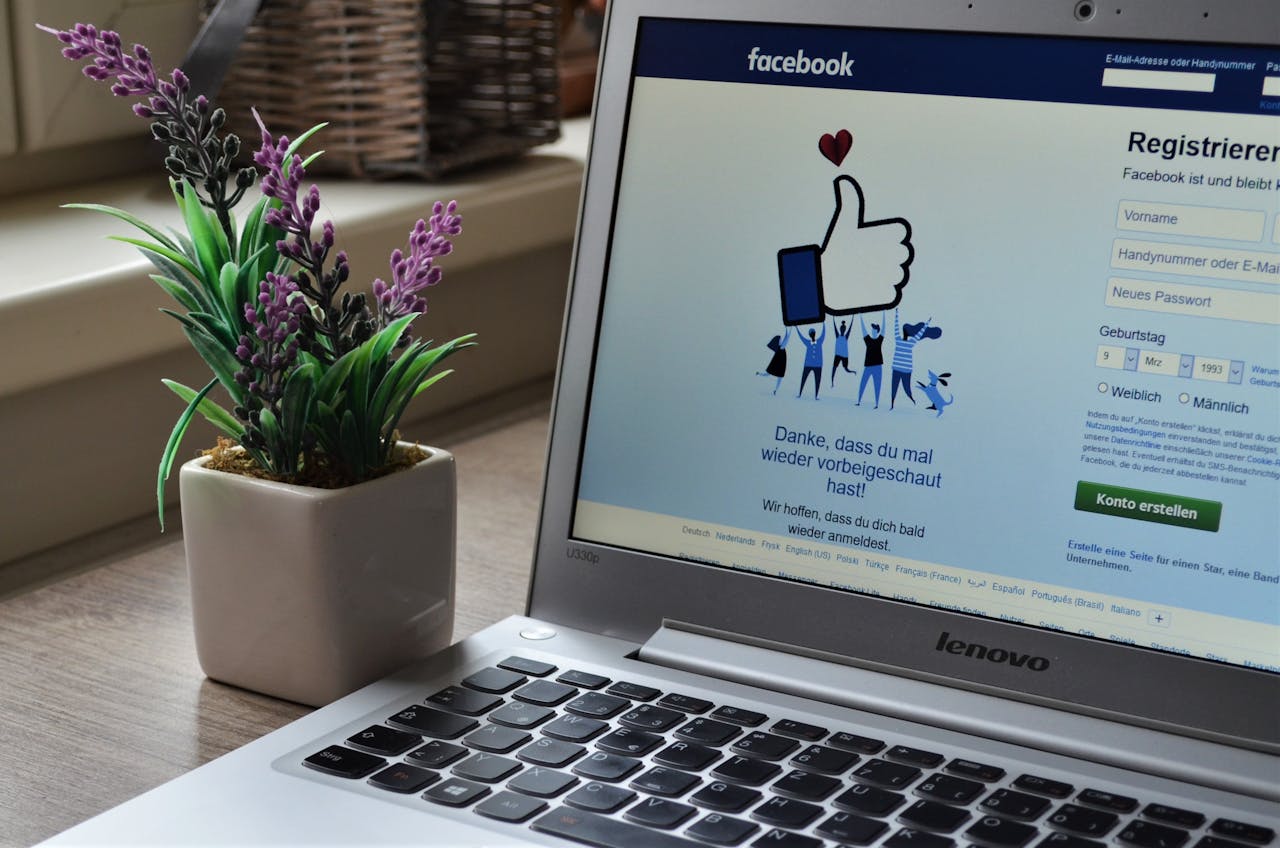 Website Facebook ilustrasi Panduan Lengkap Facebook Ads Manager untuk UMKM: Dari Nol Hingga Iklan Optimal