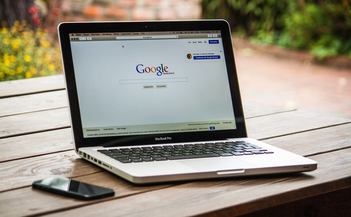 Ilustrasi mesin pencari untuk artikel Mengoptimalkan Website dengan SEO