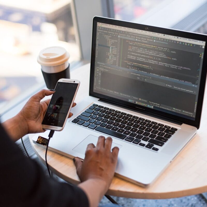Berapa Biaya Membuat Aplikasi Mobile? Membongkar Mitos dan Fakta Harga untuk Pebisnis Pemula